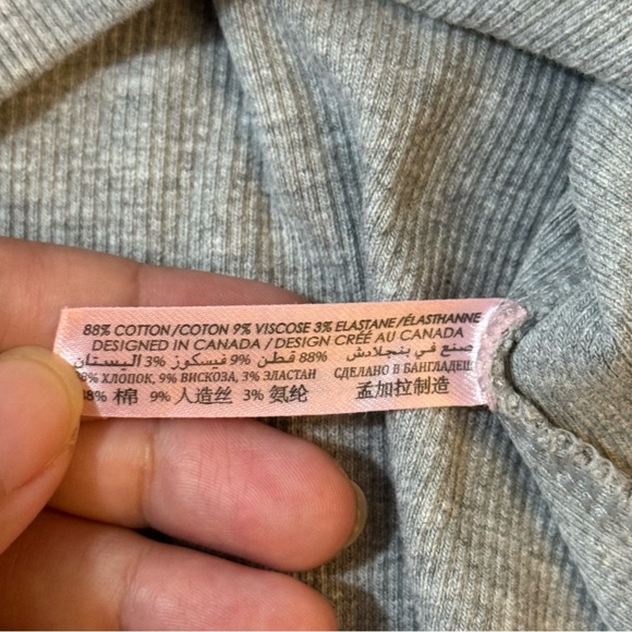 La Vie En Rose Heather Gray Buttoned Crop Top
#1283 - Picture 4 of 6